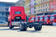 陕汽重卡 德龙M6000 300马力 4X2 6.75米AMT自动档栏板载货车(SX1189VB481)