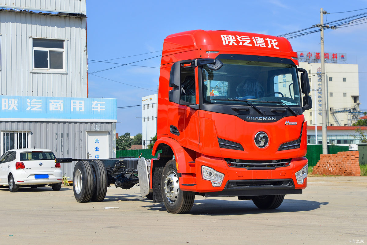 陕汽重卡 德龙M6000 旗舰版 320马力 4X2 9.8米AMT自动档厢式载货车