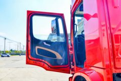 陕汽重卡 德龙M6000 300马力 4X2 6.75米AMT自动档栏板载货车(SX1189VB481)