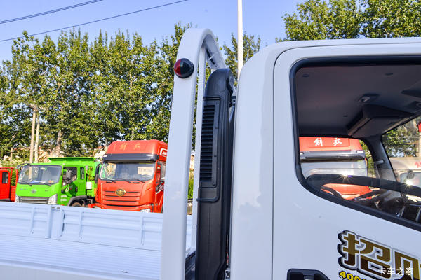 东营解放虎V4.2米栏板仅售7万元!!