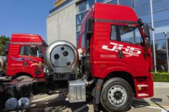 恭喜滨州老客户 喜提JH5天然气牵引车