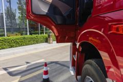 青岛解放 JH5重卡 480马力 6X4 LNG牵引车(液缓)(CA4250P2K8T1NE6A80)