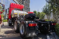 青岛解放 JH5重卡 480马力 6X4 LNG牵引车(液缓)(CA4250P2K8T1NE6A80)