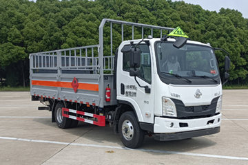 东风柳汽  乘龙L2 140马力 4X2 4.45米气瓶运输车(襄鑫鼎牌)(XDV5091TQPLZ6)