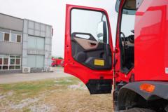 东风商用车 天锦KR 星耀版 260马力 4X2 6.8米栏板载货车(国六)