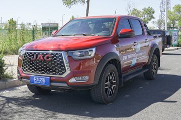 江淮T8PRO 2024款 荣耀版 2.0T柴油 170马力 自动四驱 标双排皮卡