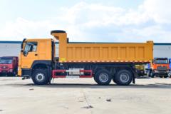 中国重汽成都商用车 豪沃V7重卡 400马力 6X4 6米自卸车(工程黄)