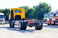 中国重汽 HOWO TX 330马力 6X2 7.8米栏板载货车(国六)(ZZ1257N43CJF1)