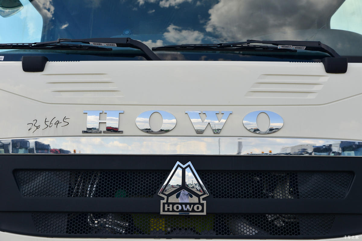 【图】中国重汽 HOWO TX7 350马力 8X4 供液车_实拍图片_1739218_卡车之家