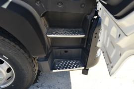 重汽豪沃(HOWO)底盘&nbsp;油罐车驾驶室图片