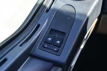 �й����� HOWO TX 25T 6X4 ����ʽ���綯ǣ����282kWhͼƬ