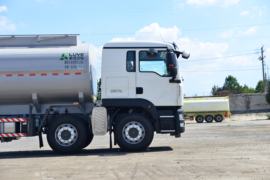 重汽豪沃(HOWO)底盘&nbsp;液体运输车外观图片