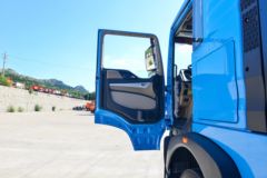 中国重汽 HOWO TX 25T 6X4 换电式纯电动牵引车(ZZ4257V384GZ1SBEV)282kWh