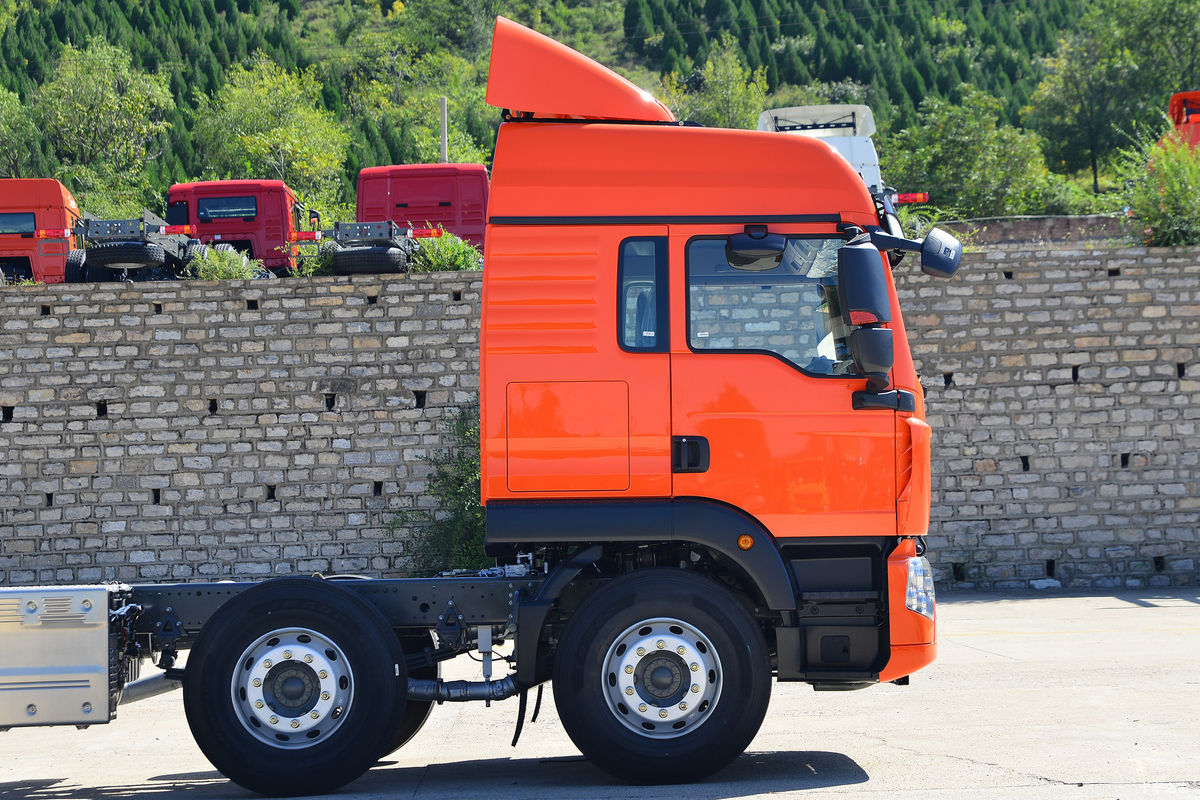 【图】中国重汽 HOWO TX 350马力 6X2 7.8米厢式载货车_实拍图片_1741736_卡车之家
