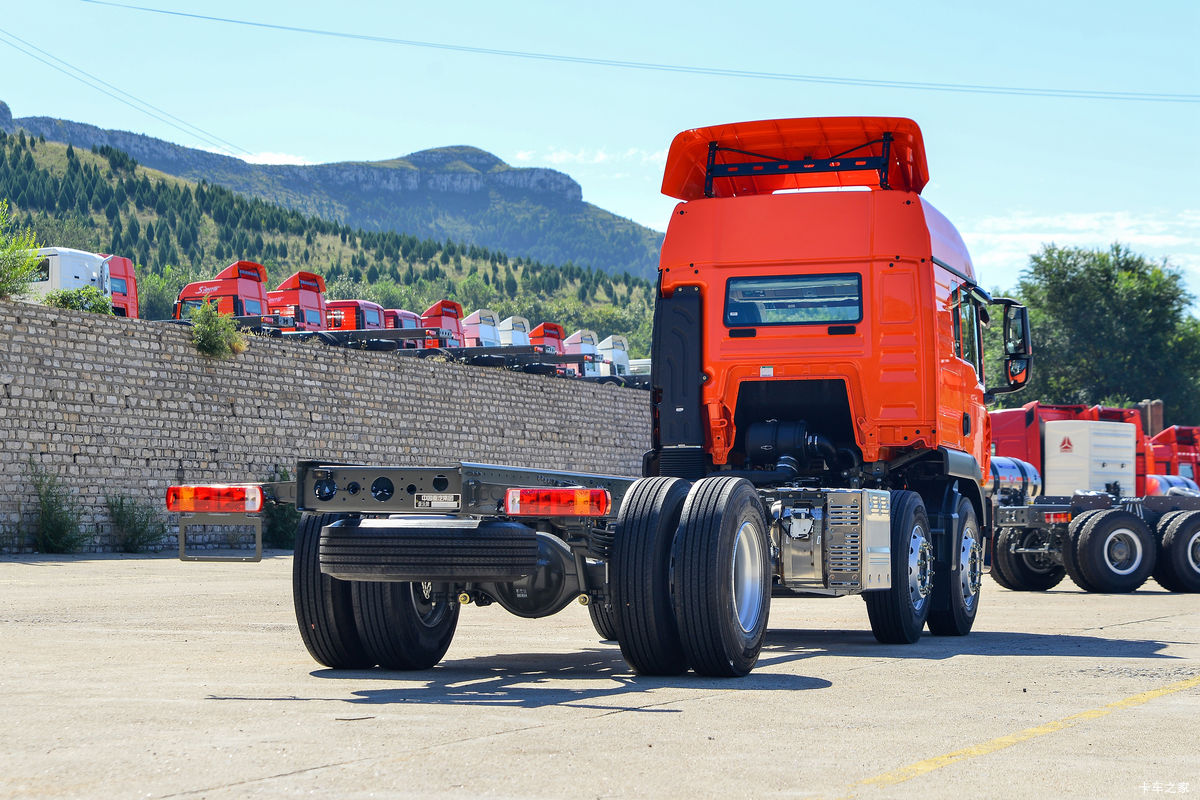 【图】中国重汽 HOWO TX 350马力 6X2 7.8米厢式载货车_实拍图片_1741785_卡车之家