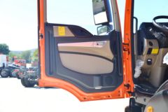 中国重汽 HOWO TX 350马力 6X2 7.8米厢式载货车