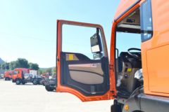 中国重汽 HOWO TX 350马力 6X2 7.8米厢式载货车