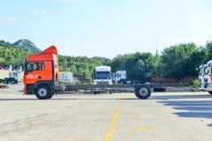 中国重汽 HOWO TX7 270马力 4X2 9.6米厢式载货车