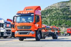 中国重汽 HOWO TX7 270马力 4X2 9.6米厢式载货车