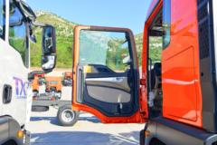 中国重汽 HOWO TX7 270马力 4X2 9.6米厢式载货车