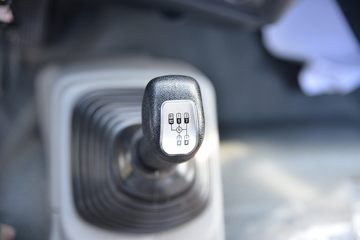 �й�����HOWO ���� 140���� 4X2 ƽ�����䳵(����)(ZZ5047TPBH3315F145H)ͼƬ