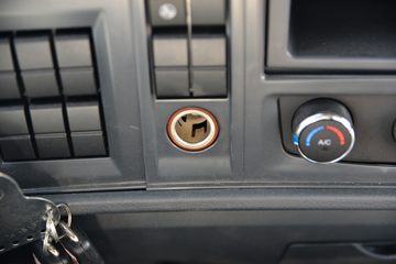 �й�����HOWO ���� 140���� 4X2 ƽ�����䳵(����)(ZZ5047TPBH3315F145H)ͼƬ