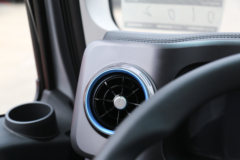 欧马可 智蓝HS 4.5T 4.14米单排插电式混合动力厢式轻卡14.016kWh
