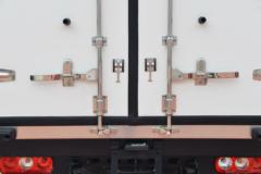 跃进 福运S80 95马力 4X2 3.55米冷藏车(国六)(SH5043XLCPEDBNZ)