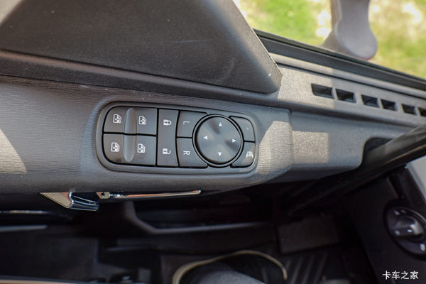 许昌风神优惠季天龙KL重卡 520马力 6X4 AMT自动挡牵引