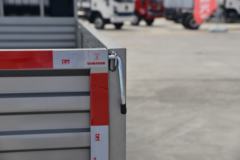 中国重汽HOWO 悍将M 140马力 3.85米排半栏板轻卡(法士特8档)(ZZ1047C3215F145)