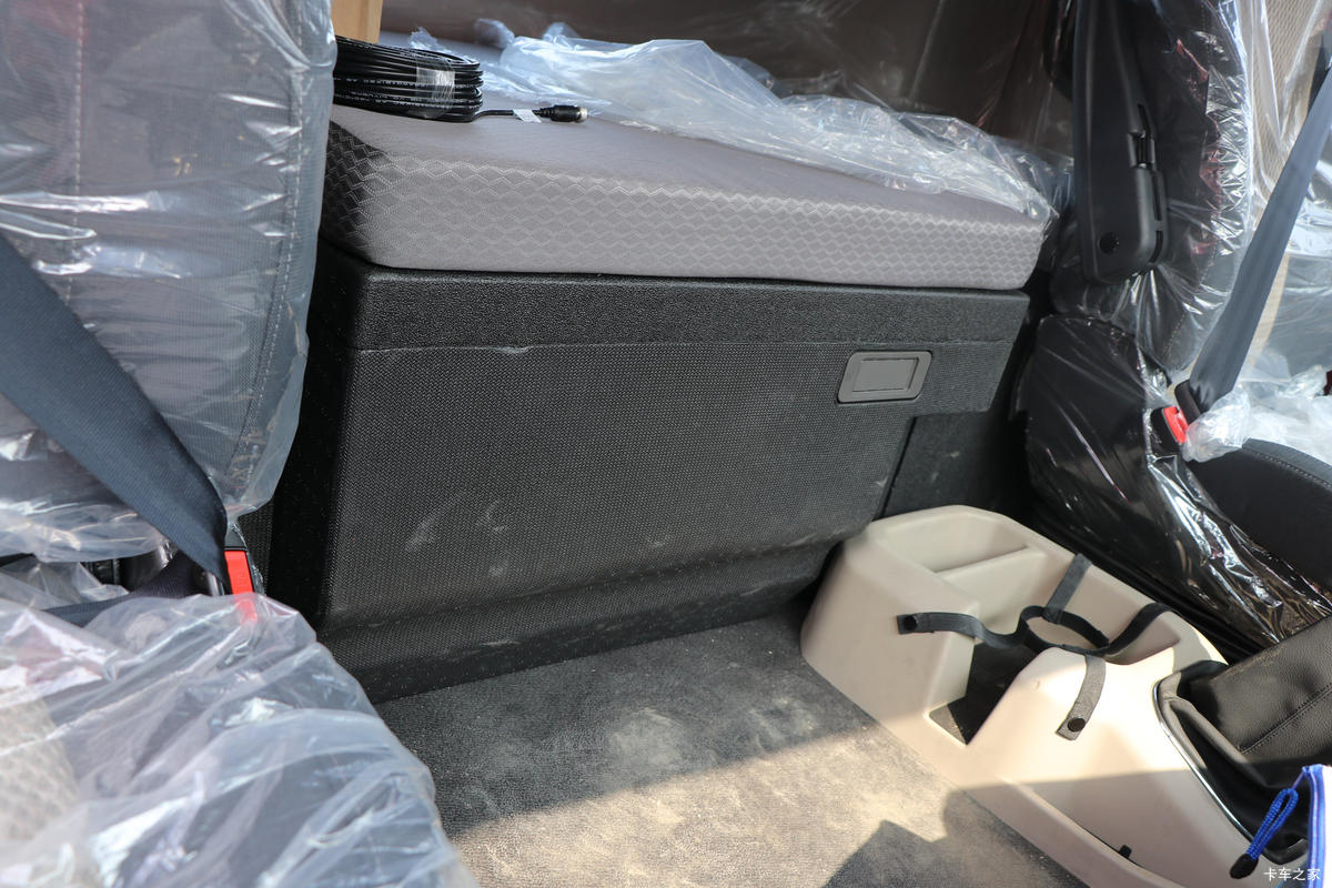 �й����� HOWO Max�ؿ� 530���� 6X4 LNGǣ����(Һ��)��ʻ��                                               