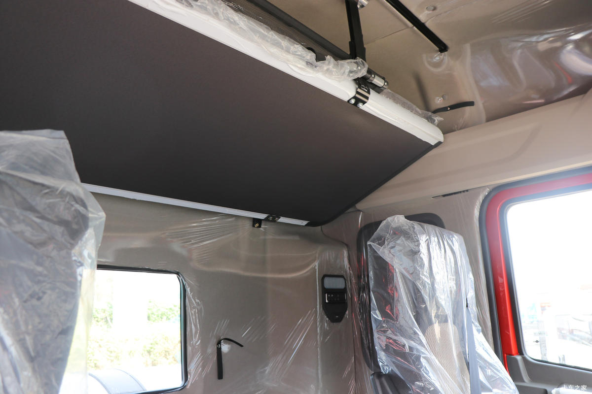 �й����� HOWO Max�ؿ� 530���� 6X4 LNGǣ����(Һ��)��ʻ��                                               