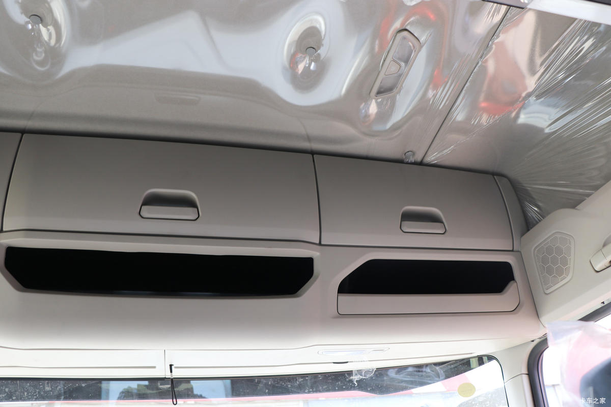 �й����� HOWO Max�ؿ� 530���� 6X4 LNGǣ����(Һ��)��ʻ��                                               