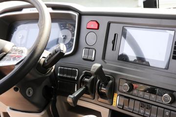 �й����� HOWO Max�ؿ� 530���� 6X4 LNGǣ����(Һ��)ͼƬ