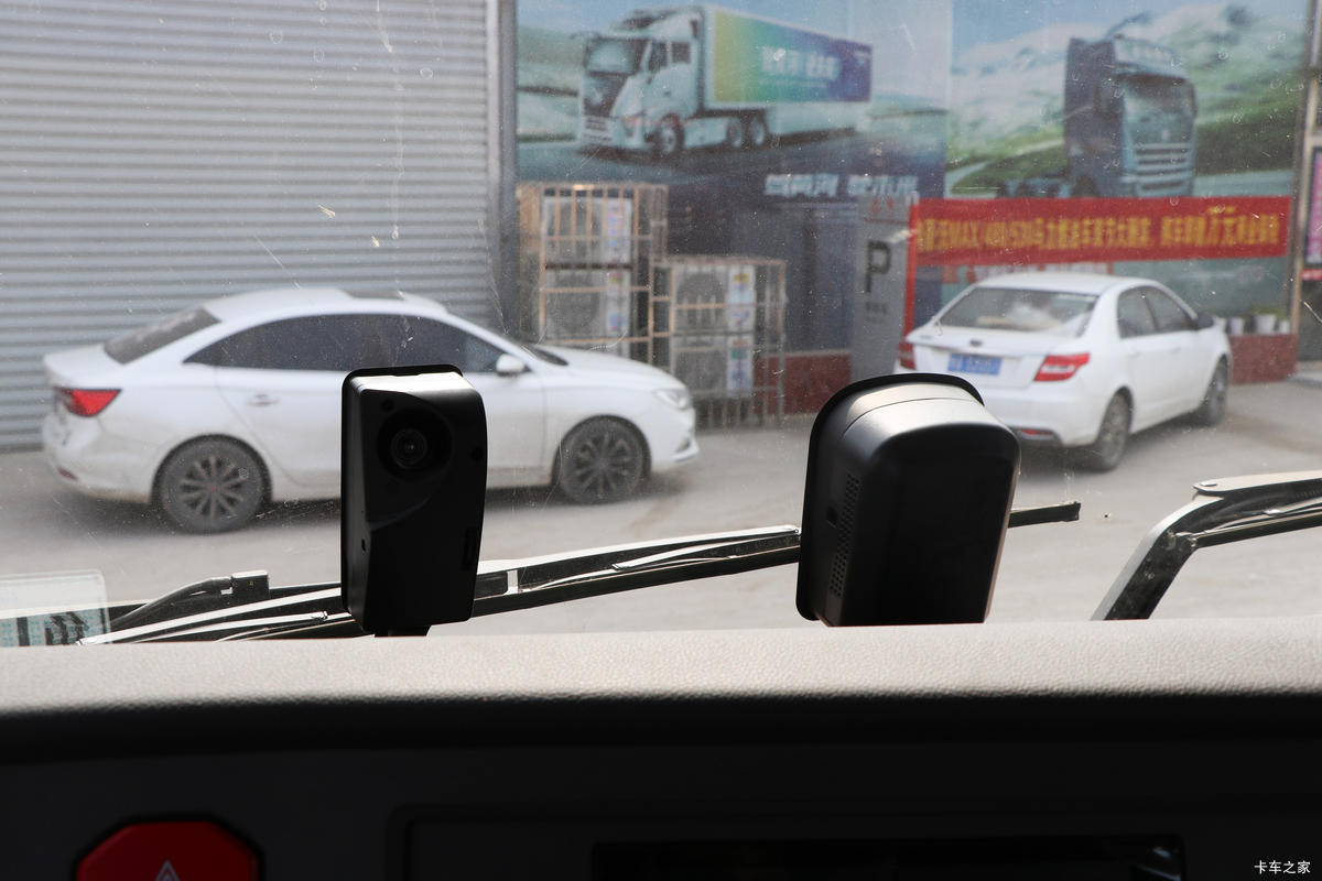 �й����� HOWO Max�ؿ� 530���� 6X4 LNGǣ����(Һ��)��ʻ��                                               