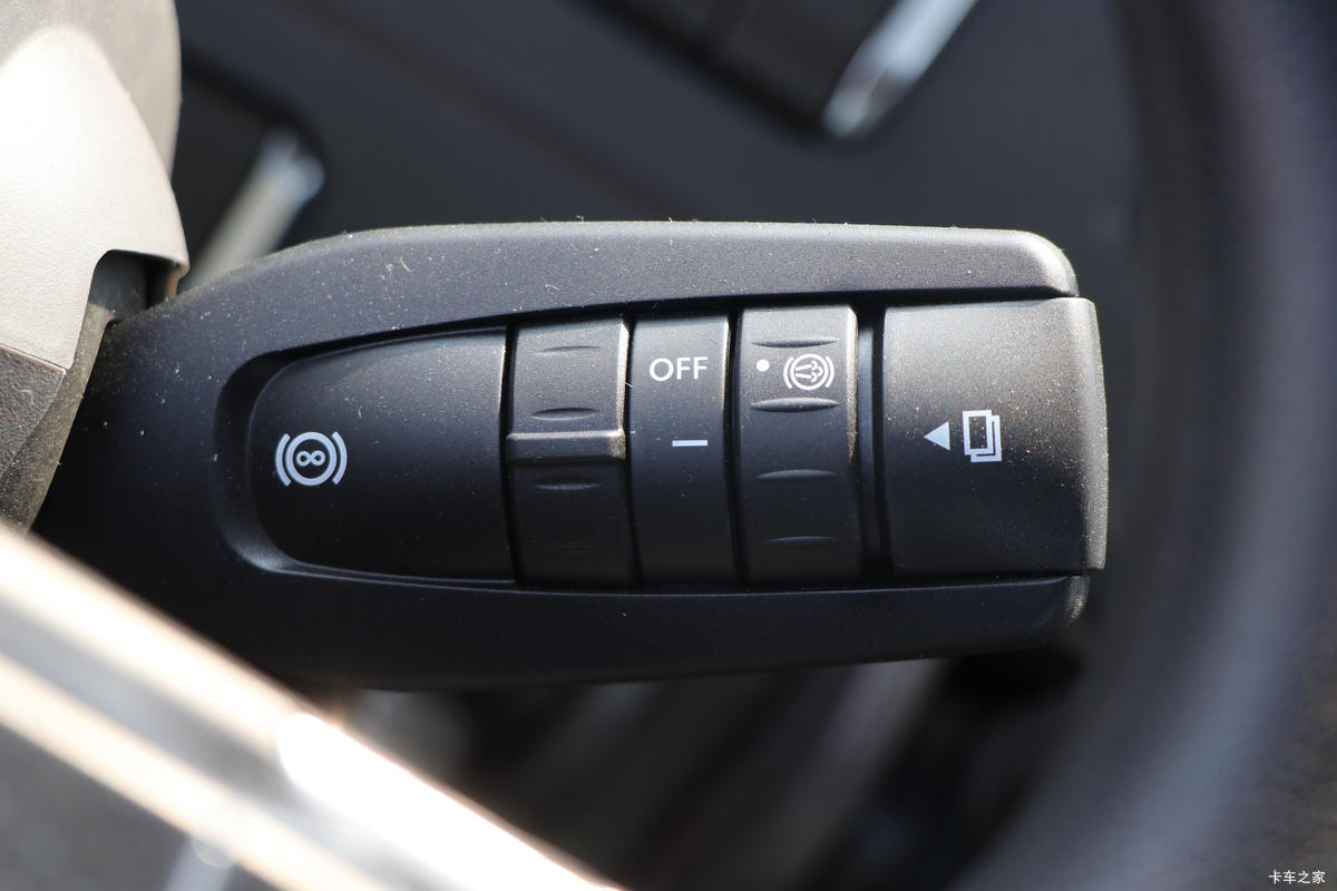 �й����� HOWO Max�ؿ� 530���� 6X4 LNGǣ����(Һ��)��ʻ��                                               