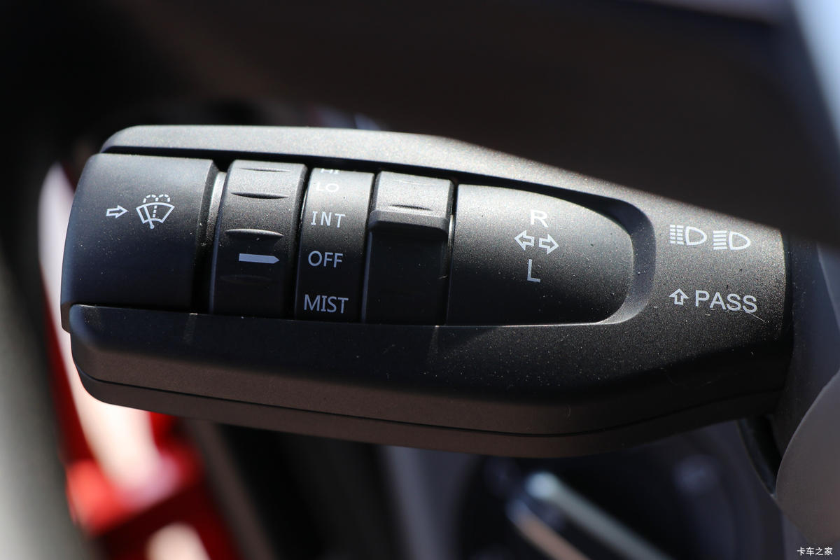 �й����� HOWO Max�ؿ� 530���� 6X4 LNGǣ����(Һ��)��ʻ��                                               