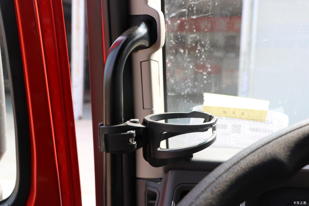 �й����� HOWO Max�ؿ� 530���� 6X4 LNGǣ����(Һ��)��ʻ��                                               