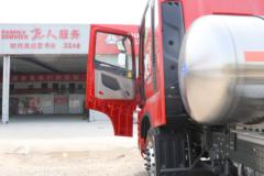 中国重汽 HOWO Max重卡 530马力 6X4 LNG牵引车(液缓)