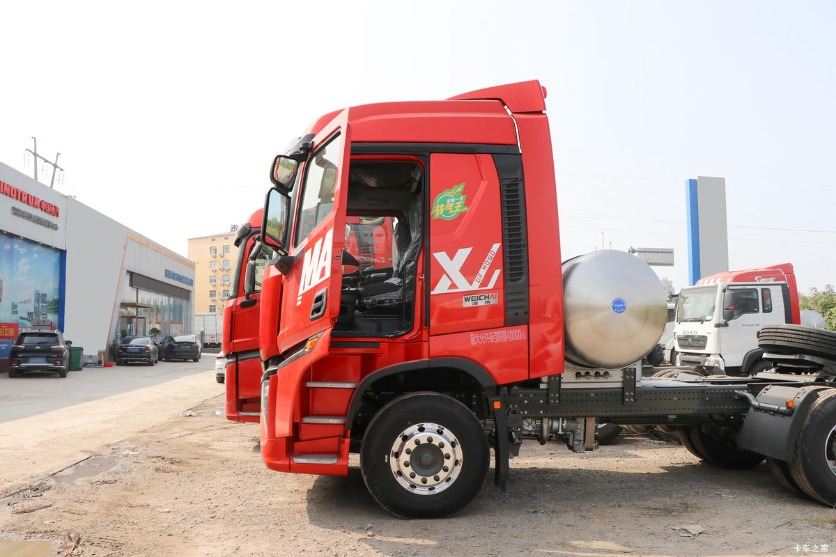 �й����� HOWO Max�ؿ� 530���� 6X4 LNGǣ����(Һ��)��ʻ��                                               
