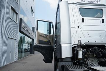 奔驰Actros(国产)&nbsp;牵引车驾驶室                                               图片