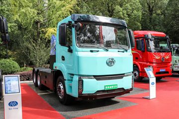 三环十通 昊龙 小满 6X4 纯电动牵引车350.21kWh