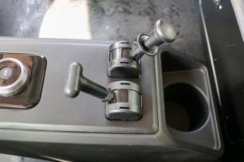 昊龙&nbsp;电动牵引车驾驶室图片