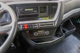 昊龙&nbsp;电动牵引车驾驶室图片