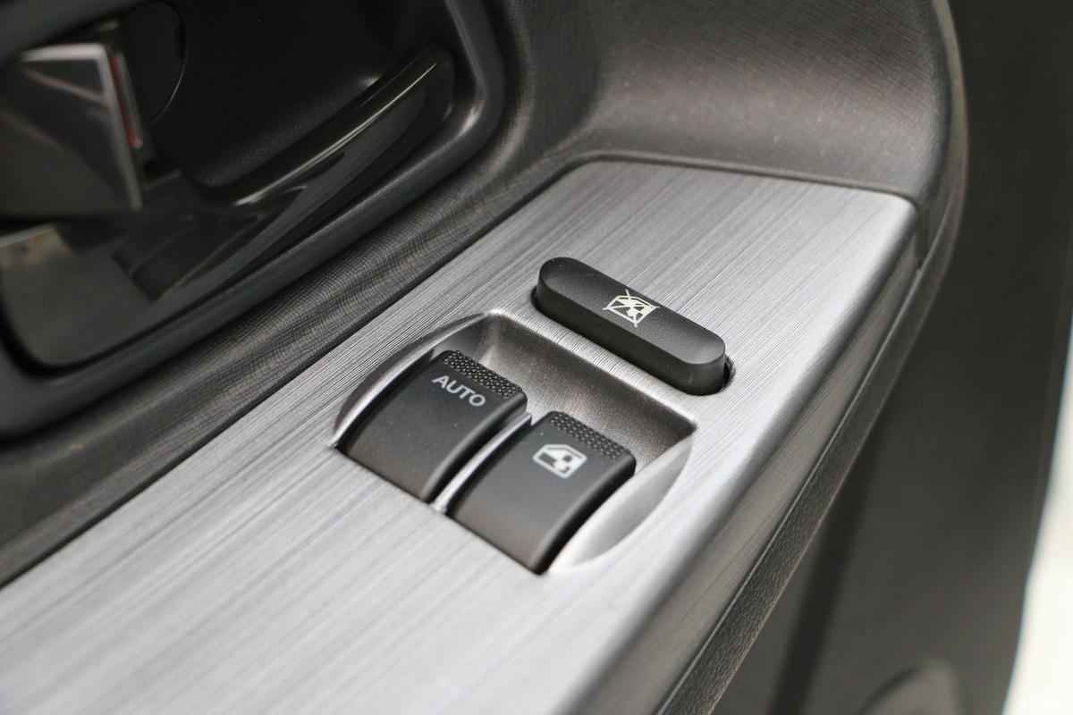  ³M60 2023  1.6L 105 CNG 2ջ()()ʻ