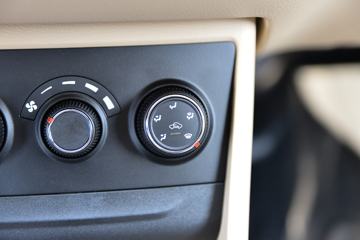 ������Խ ��Խ��V7EV ������ 2.9T 2�� 4.8�״��綯��ʽ���䳵(�Կ���)38.64kWhͼƬ