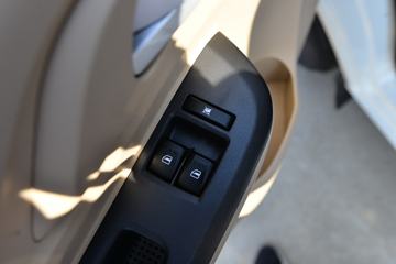 ������Խ ��Խ��V7EV ������ 2.9T 2�� 4.8�״��綯��ʽ���䳵(�Կ���)38.64kWhͼƬ