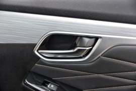 五十铃D-MAX&nbsp;皮卡驾驶室                                               图片