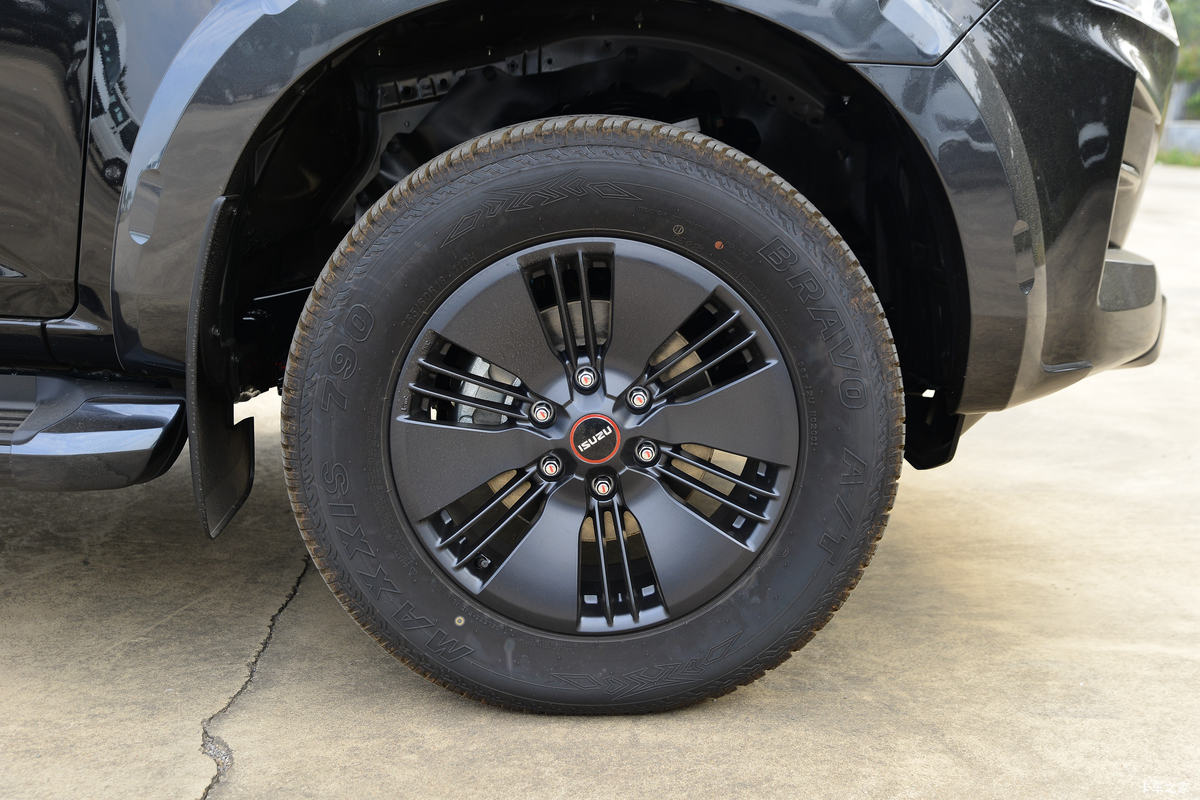 ʮ D-MAX V-CROSS 2023  1.9T 177 Զ ˫Ƥ                                                