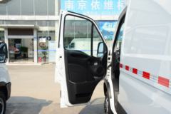 南京依维柯 欧胜 145马力 2.0T 2座 长轴高顶封闭货车(国六)